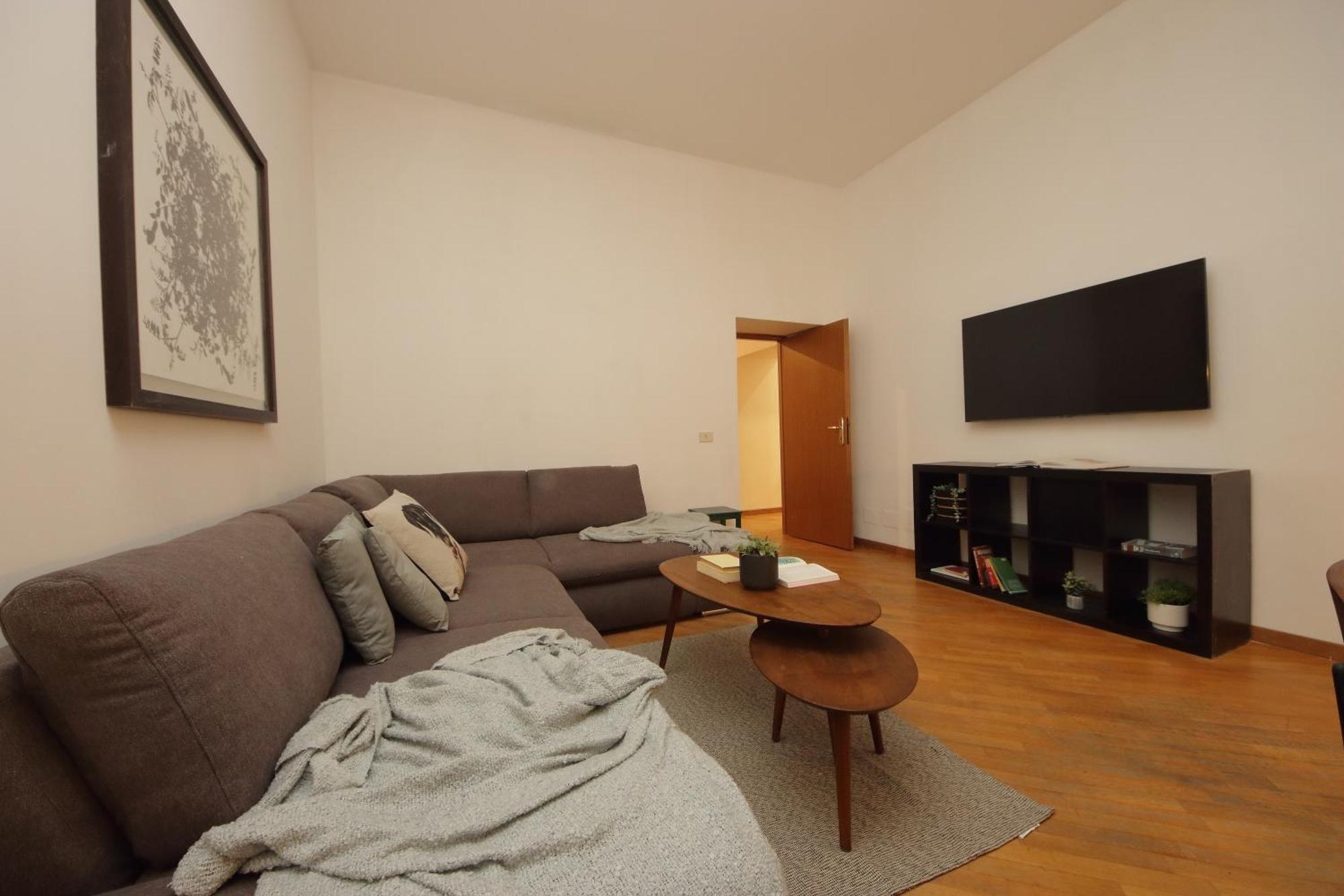 Giant Borghese Apartment *